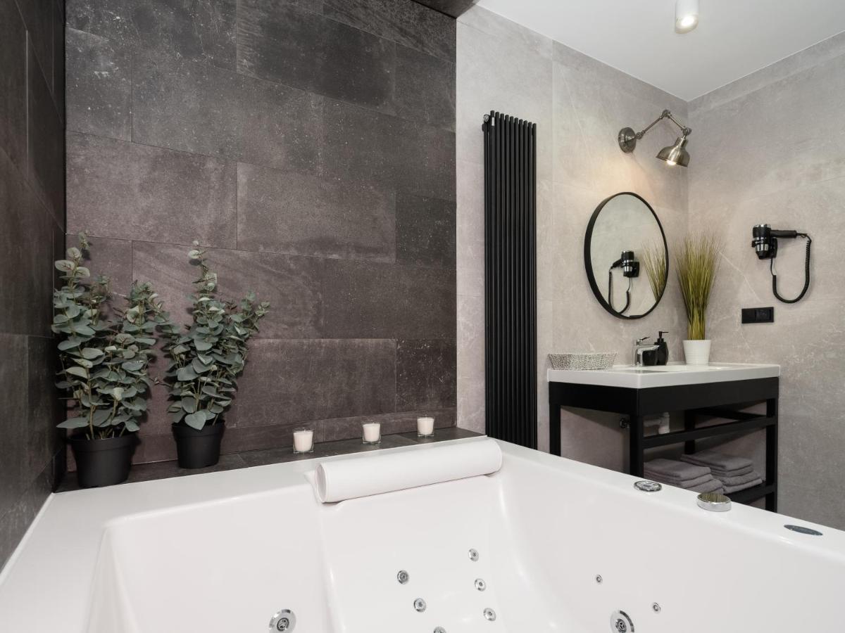 Jacuzzi Apartments クラクフ エクステリア 写真