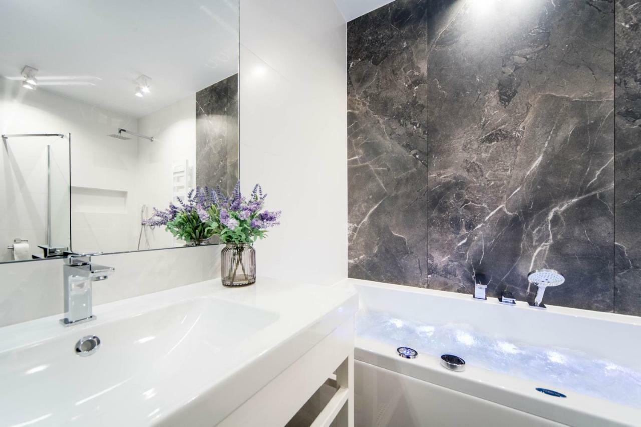 Jacuzzi Apartments クラクフ エクステリア 写真